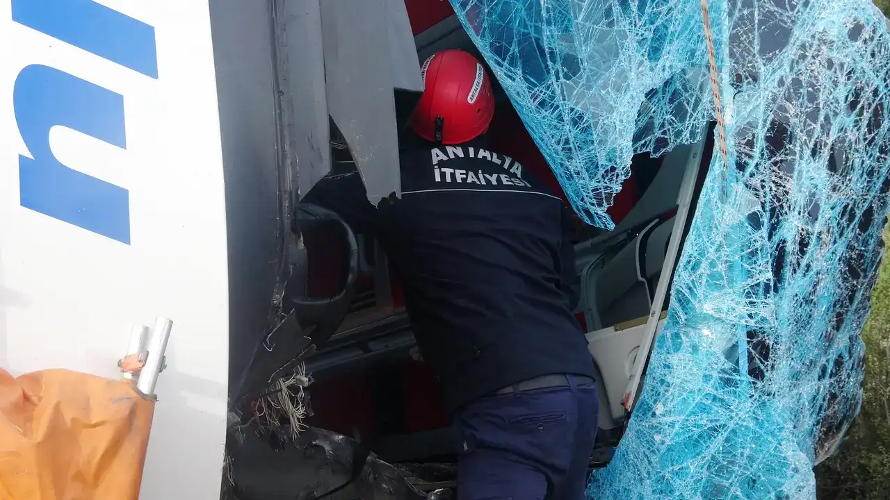 Antalya’da Yolcu Otobüsü Faciası: 10 Ölü, 24 Yaralı 31